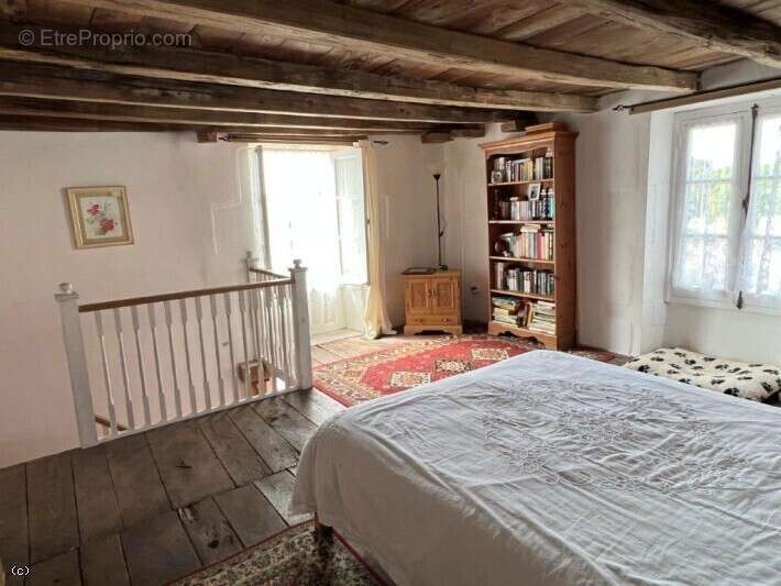 Jolie Maison de 3 Chambres avec Une Cour - photo 12