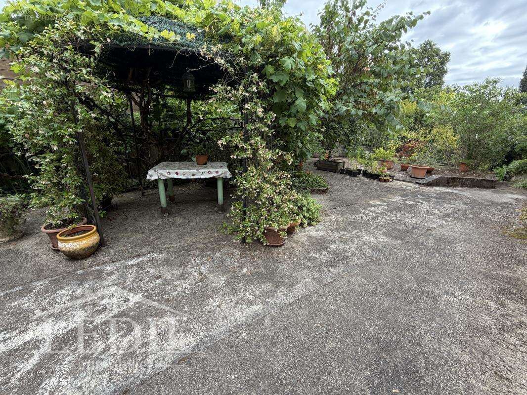 Maison de ville avec jardin, terrasse et garage - photo 6