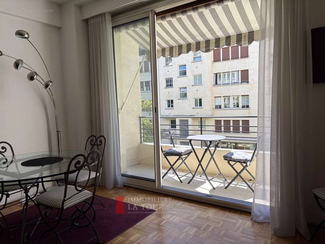 Appartement à PARIS-16E