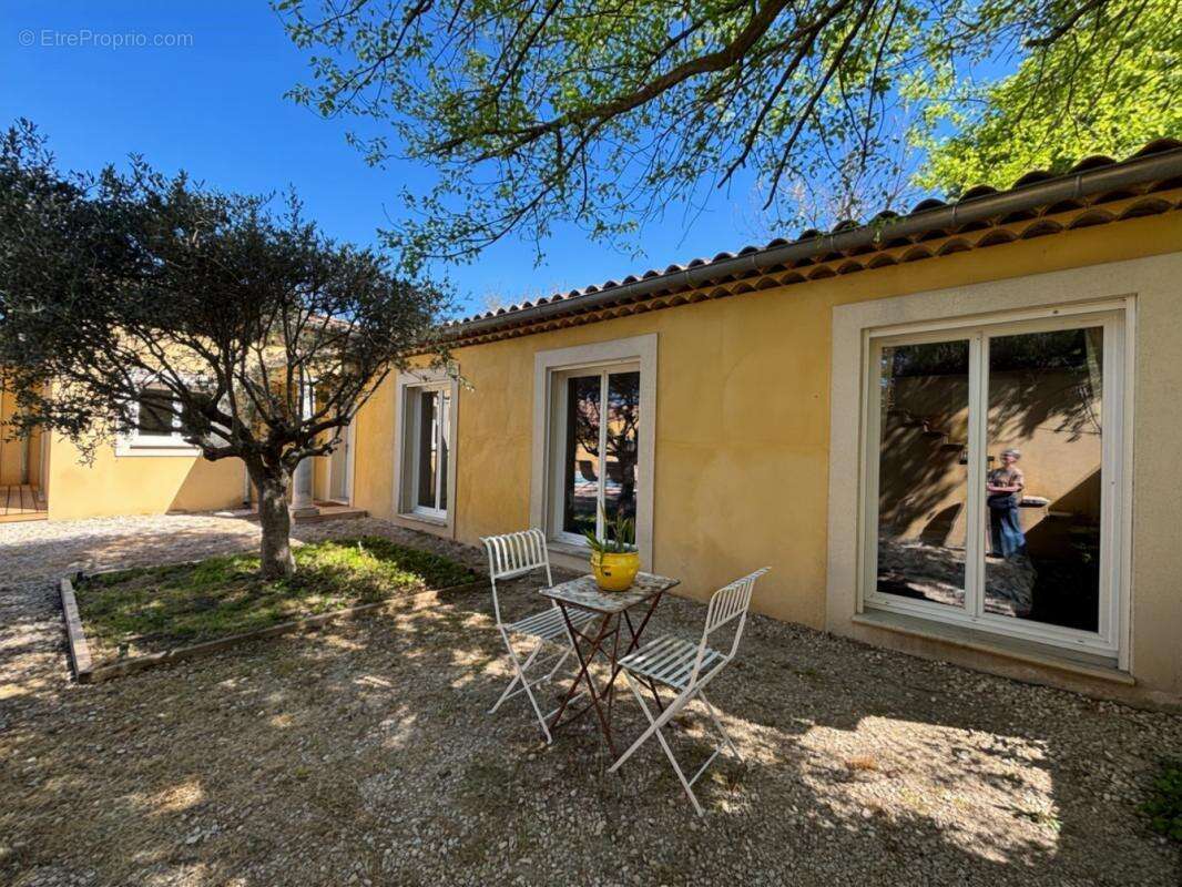 Maison à MORIERES-LES-AVIGNON