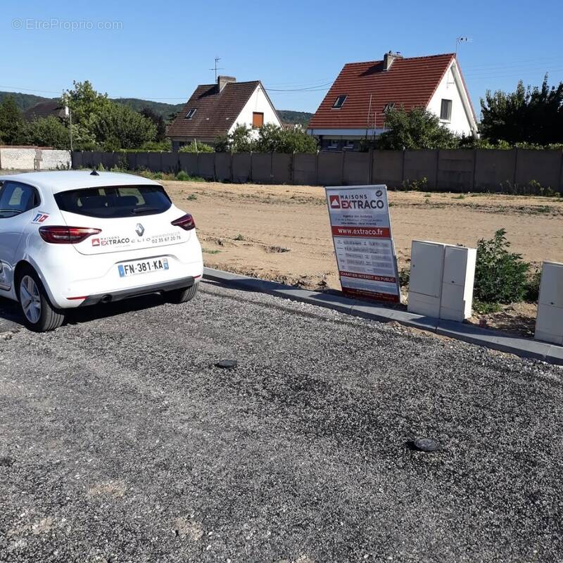 Terrain à SAINT-PIERRE-DE-BAILLEUL
