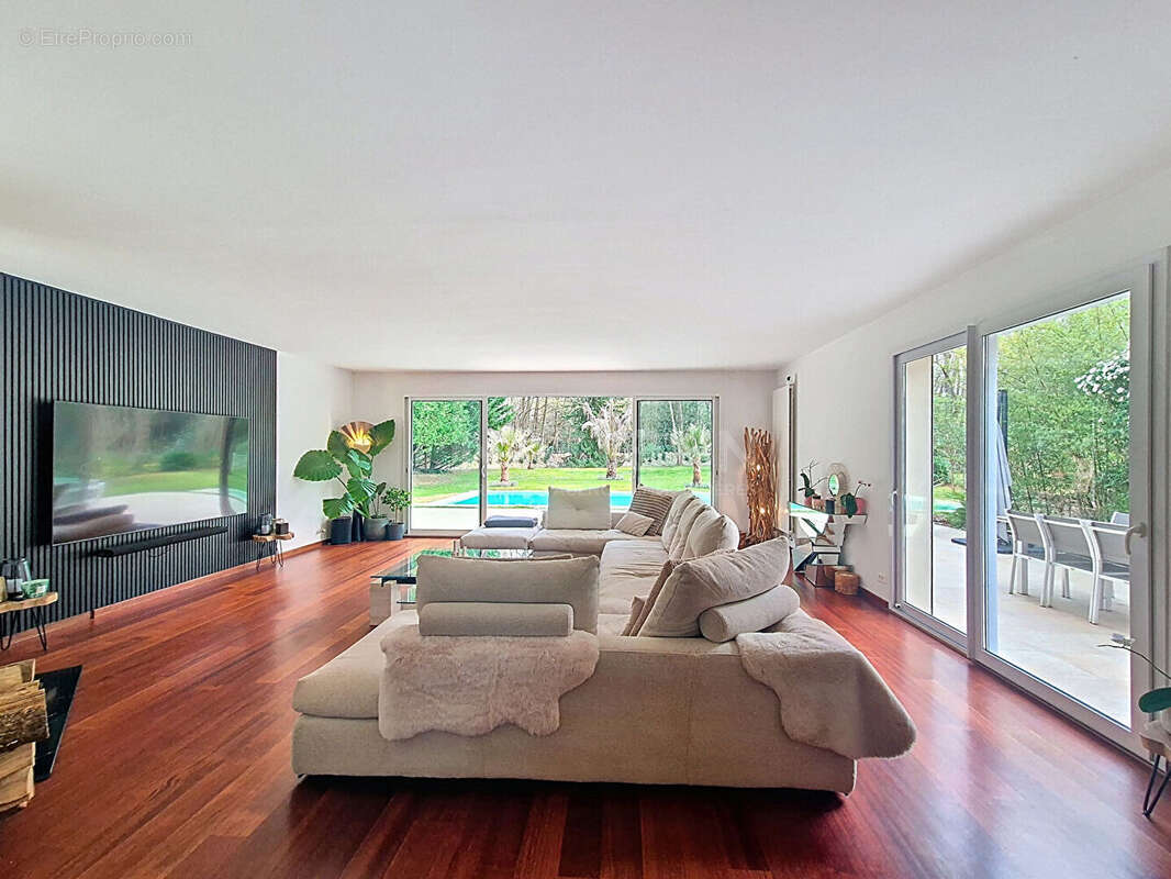 Maison à LAMORLAYE
