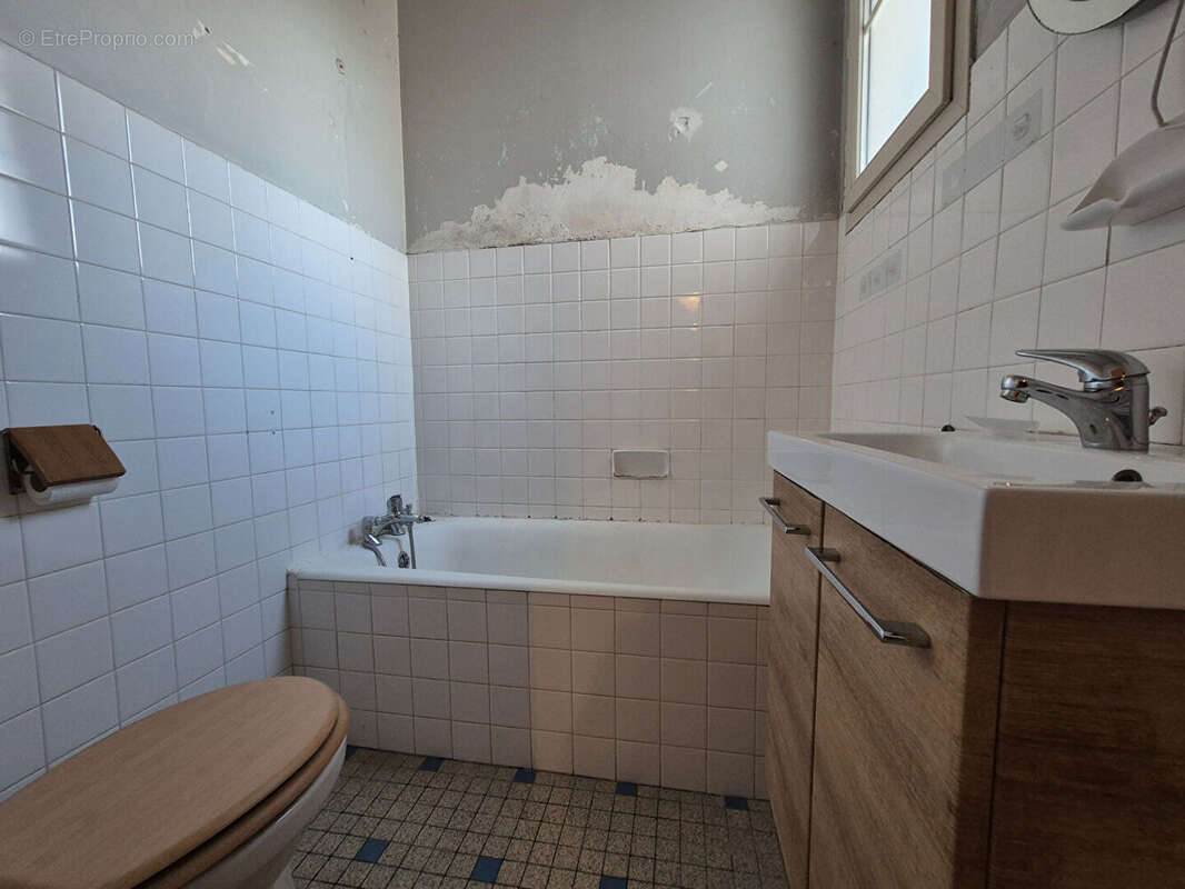 Maison à SAINT-SATURNIN-DU-BOIS