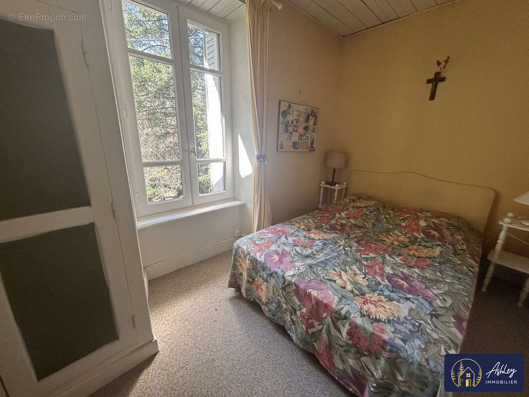 1er étage Chambre 3 - Maison à LE MONTEIL