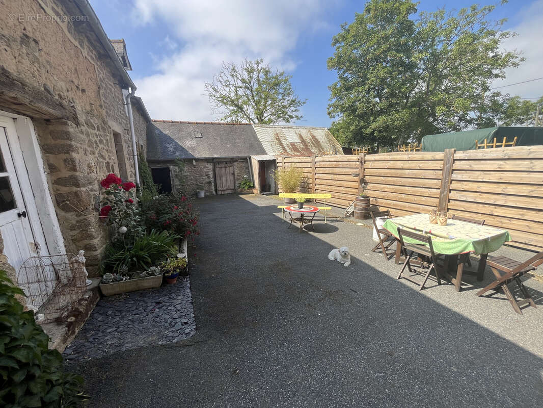 Maison à SAINT-TRIMOEL