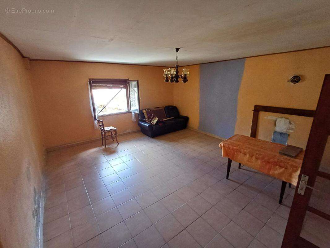 Maison de 100m² en pierres avec dépendances - photo 8