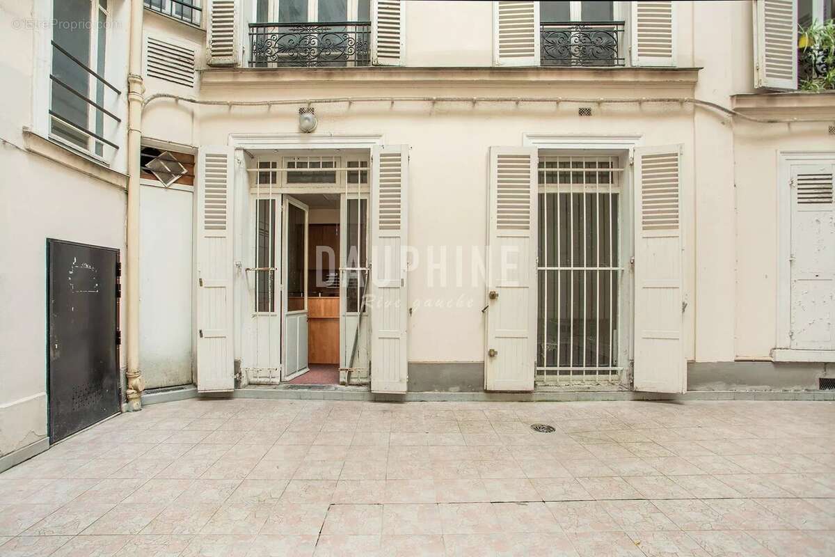 Appartement à PARIS-14E