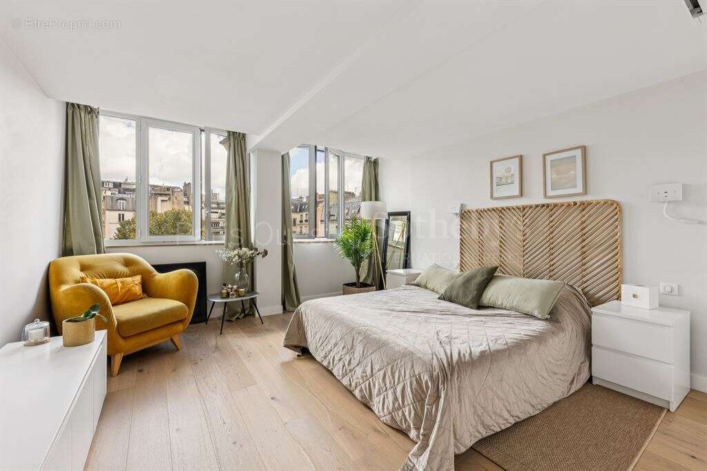 Appartement à PARIS-16E