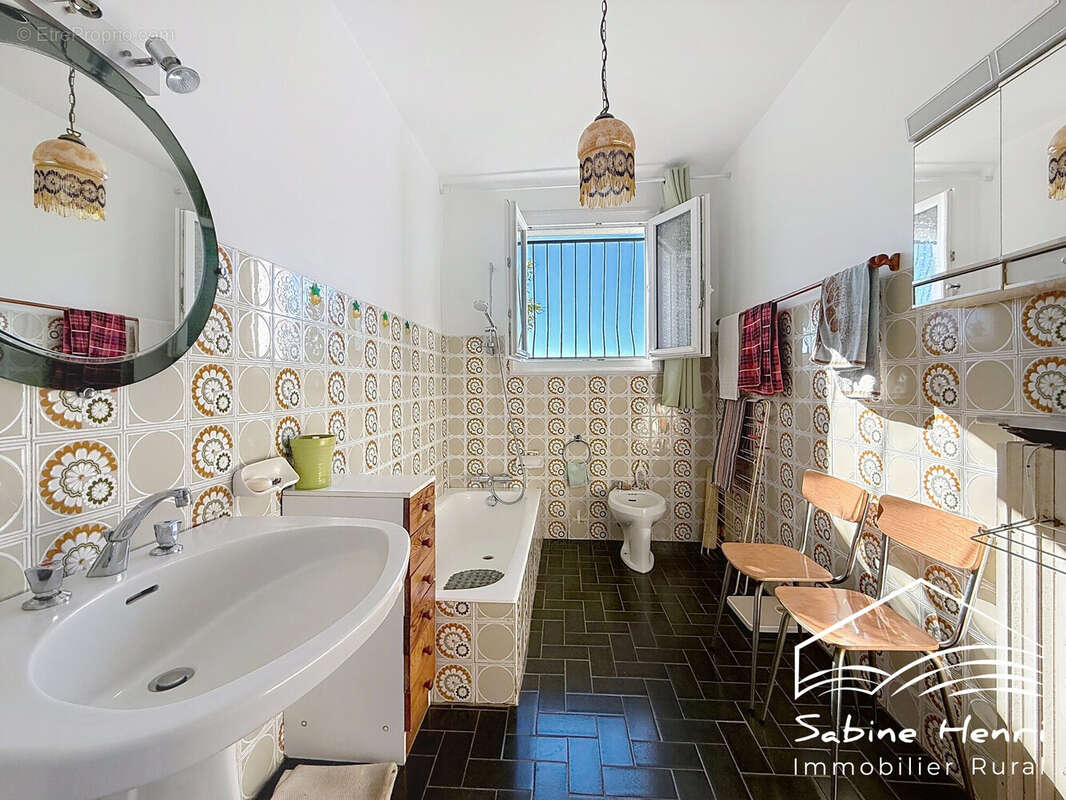 Maison à LA SALVETAT-PEYRALES