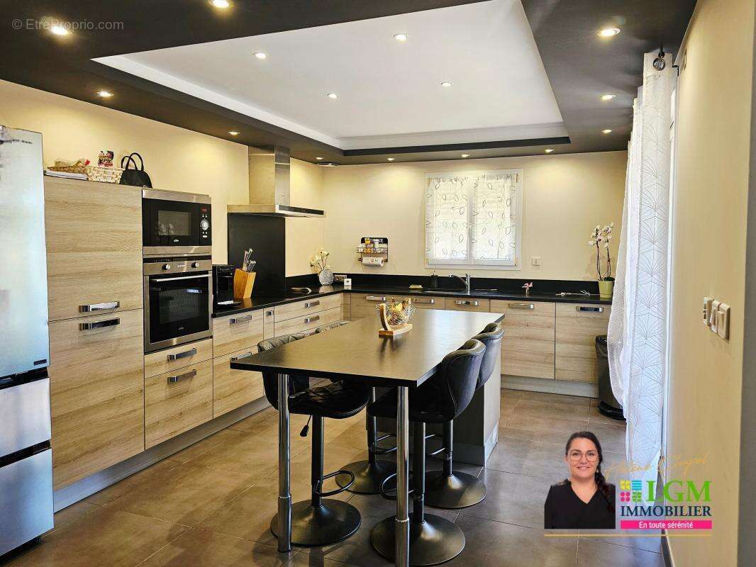 Maison à SAINT-HILAIRE-DE-BRETHMAS