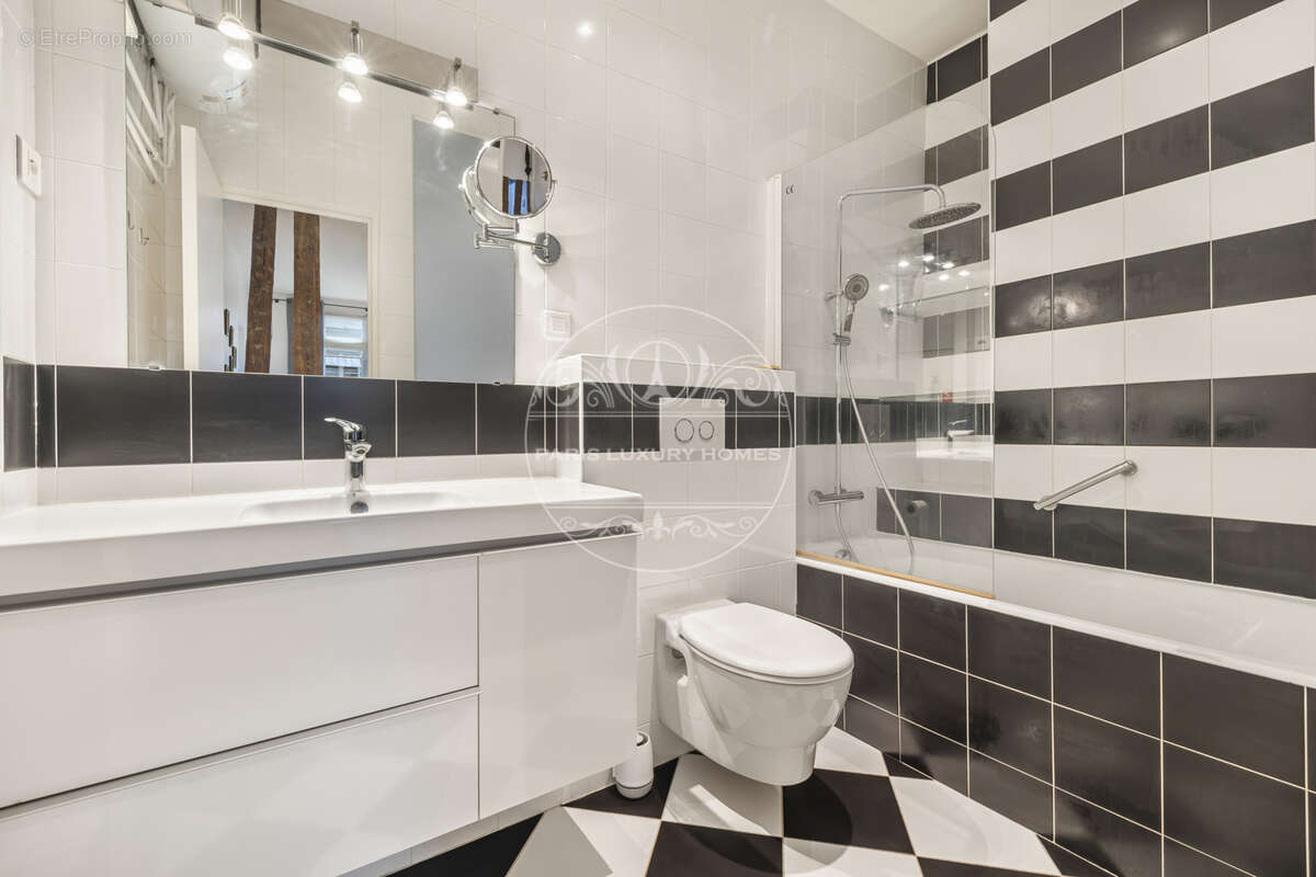 Appartement à PARIS-1E