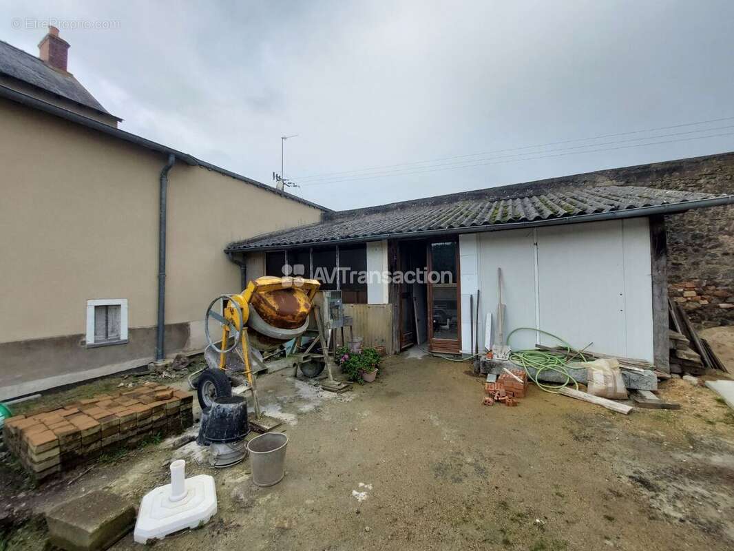 Maison 140 m² à Louvigne  - photo 4