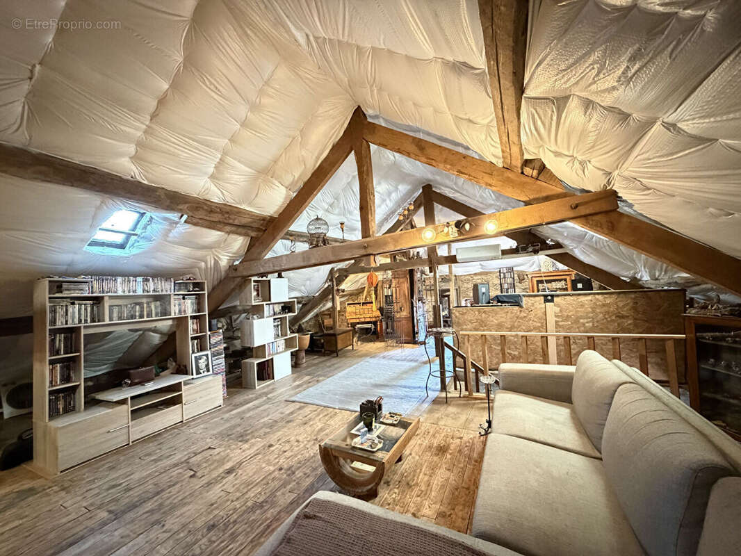 Maison rénovée avec jardin et dépendance  5 chambres possibles  Proche commodités - photo 5