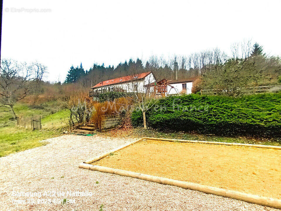 Maison à CHATEL-MONTAGNE