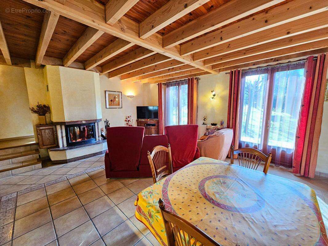 Maison à LES MARTYS