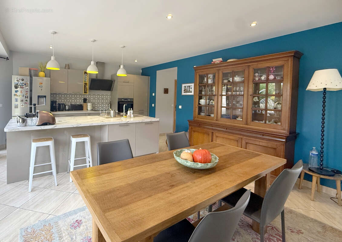 Maison à LA QUEUE-LES-YVELINES