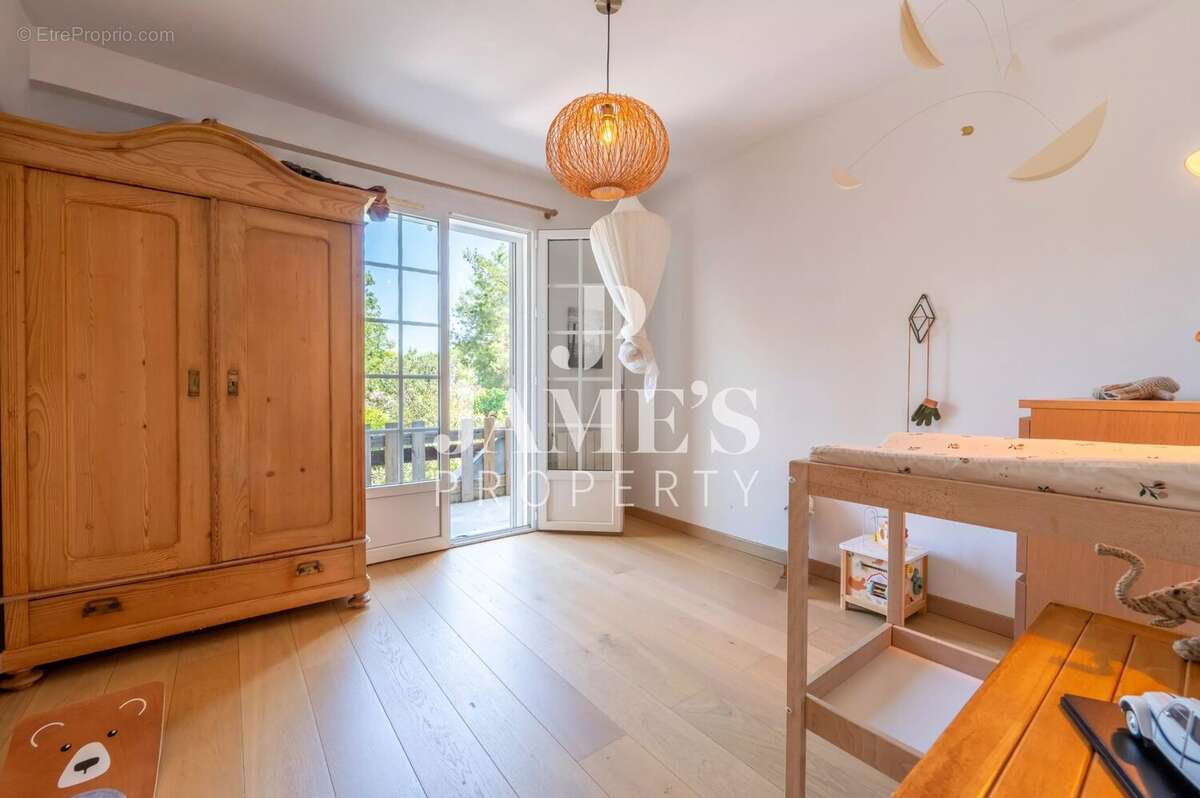 Maison 110 m² à Paradou  - photo 6