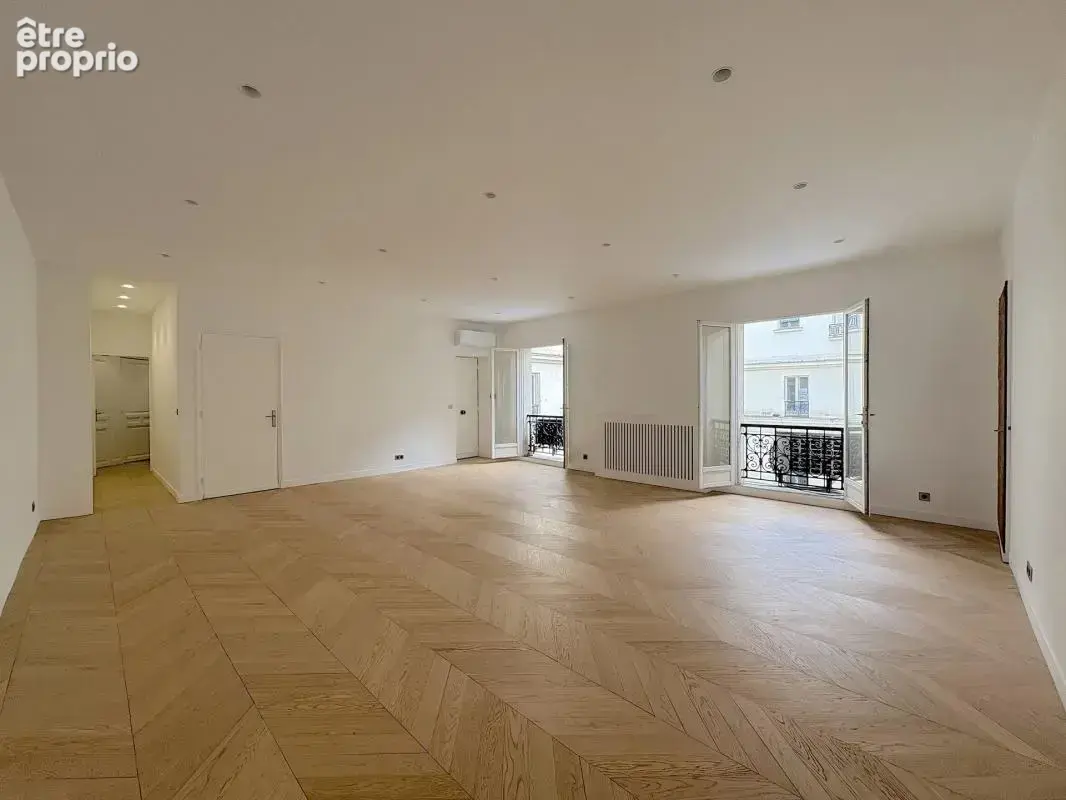 Appartement à PARIS-8E