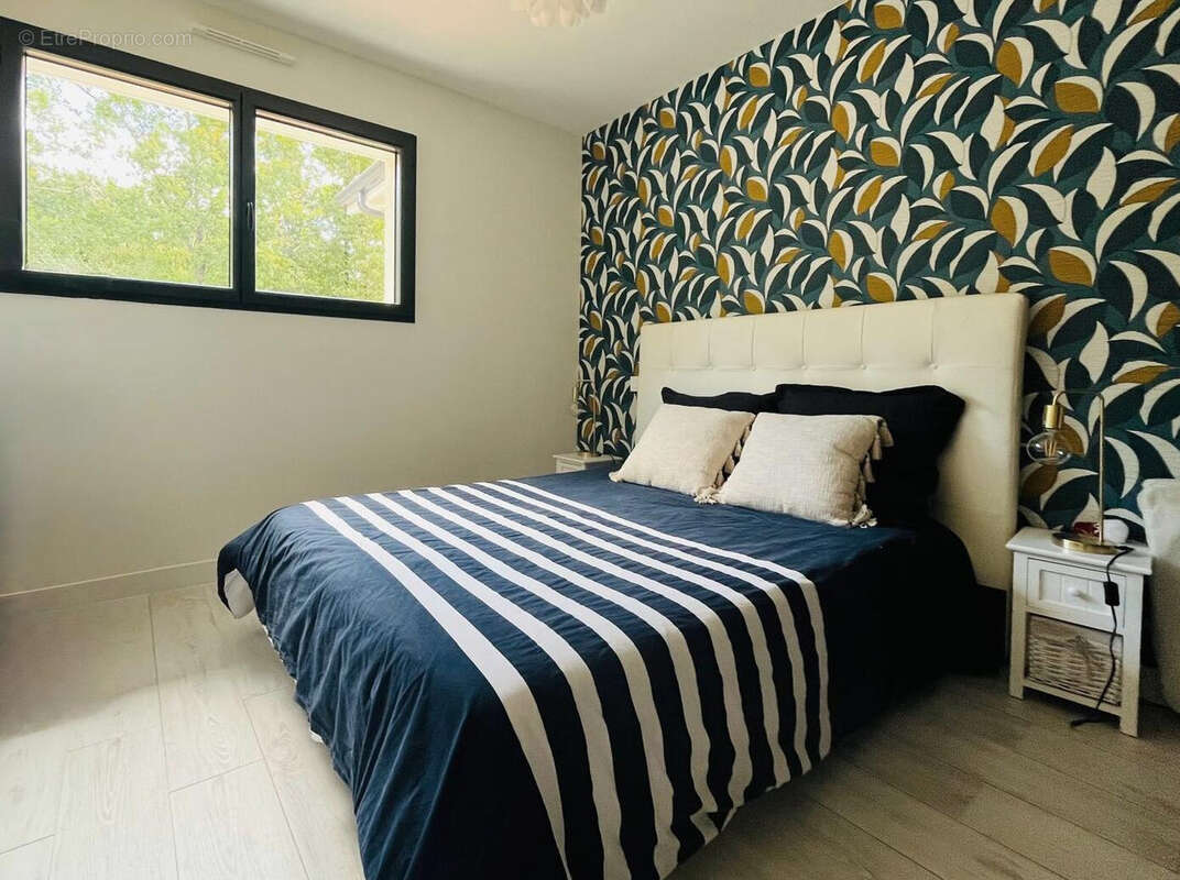 Maison à SAINT-JEAN-D'ILLAC