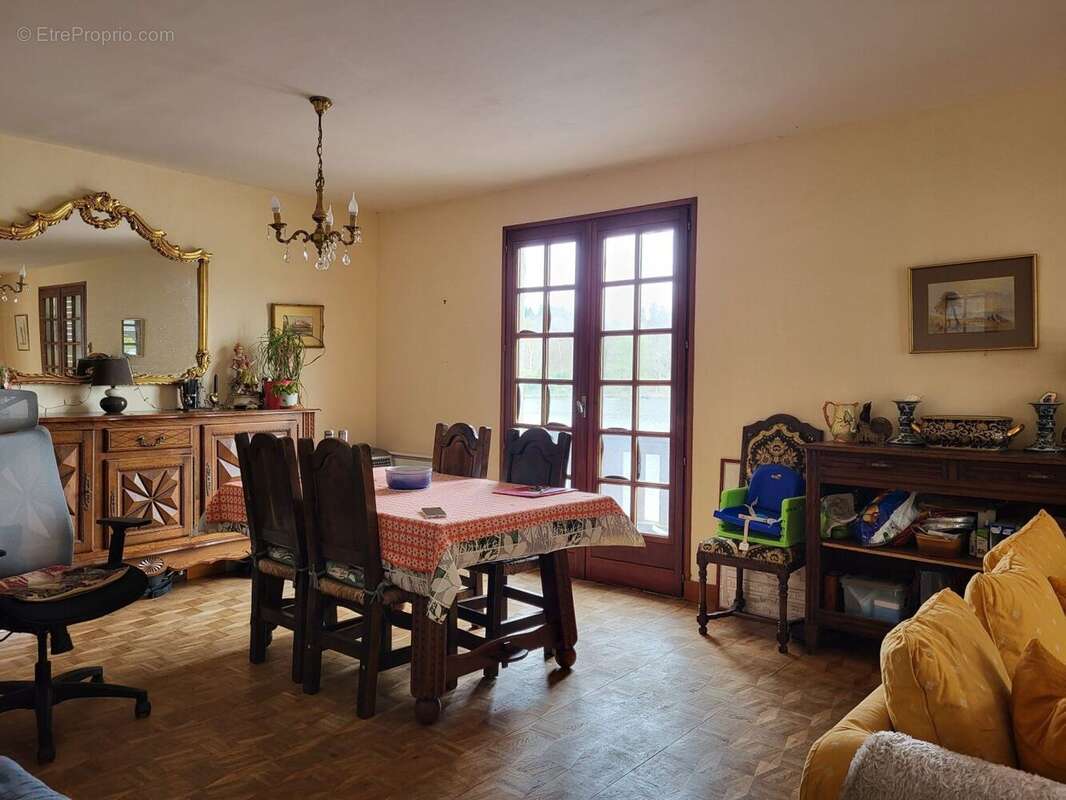 Maison à CHATEAUPONSAC