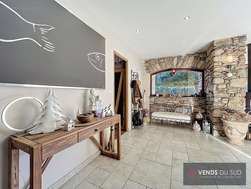 Maison à COLOMBIERES-SUR-ORB