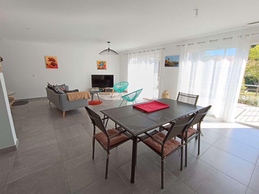 Maison à SAINT-LAURENT-DE-LA-SALANQUE