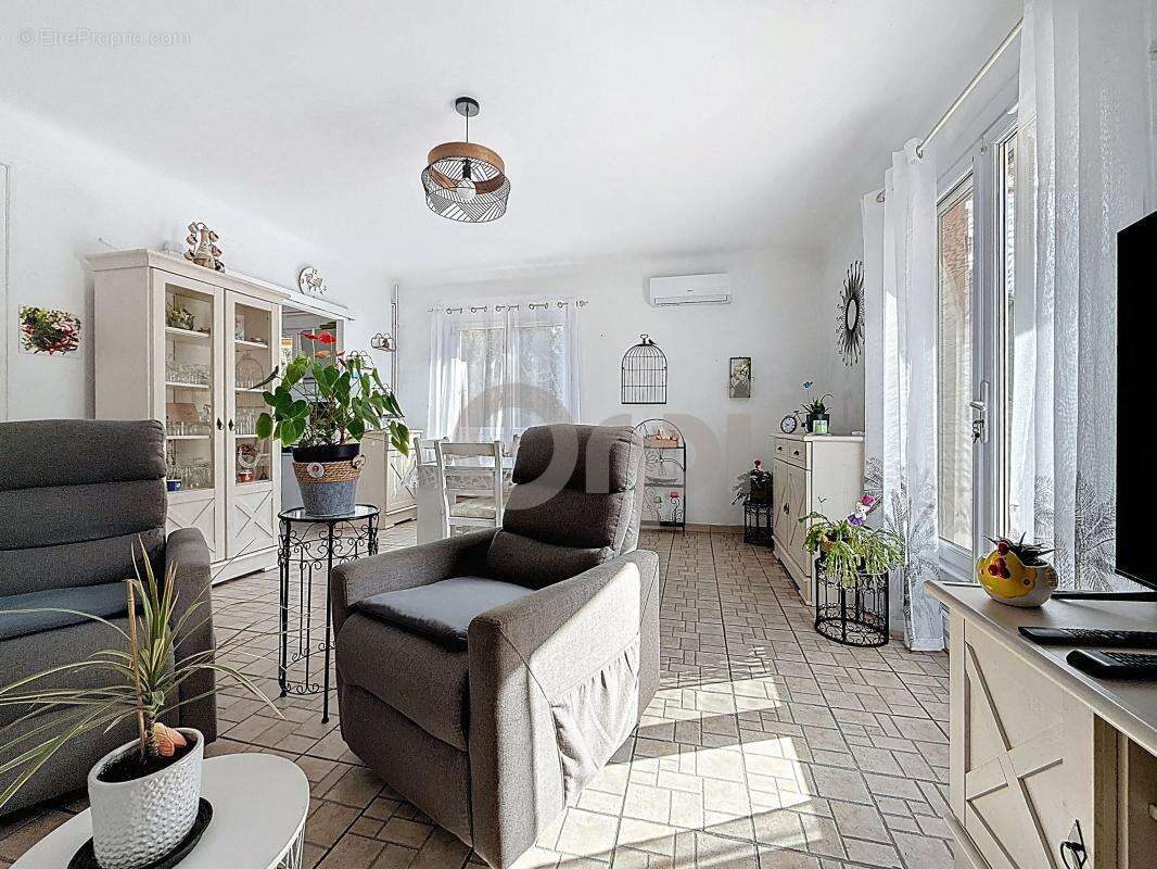 Rare à Saint-Aygulf : 2 appartements T4 sur 800 m² proche mer - photo 6