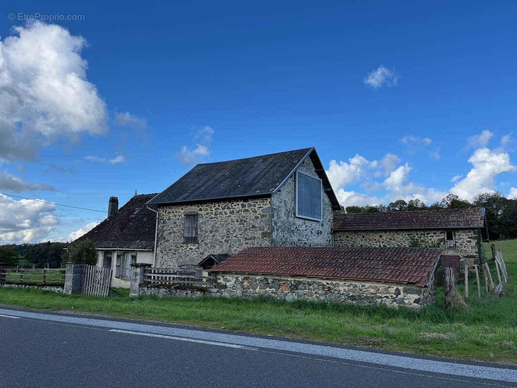 Mi-chemin Brive et Limoges - Belle fermette et dépendances a rénover - photo 3