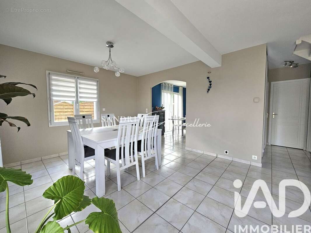 Maison 136 m² à La Chapelle-Sur-Erdre  - photo 3