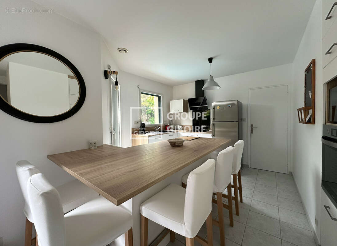 A vendre - Agence Giboire - Maison familiale d'environ 120 m2 - Golf de Cicé Blossac: quartier prisé pour son environnement priv - photo 3