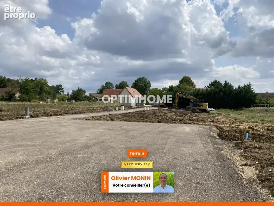 Au calme, cœur de village, terrain constructible et viabilisé de 911 m2 - photo 3