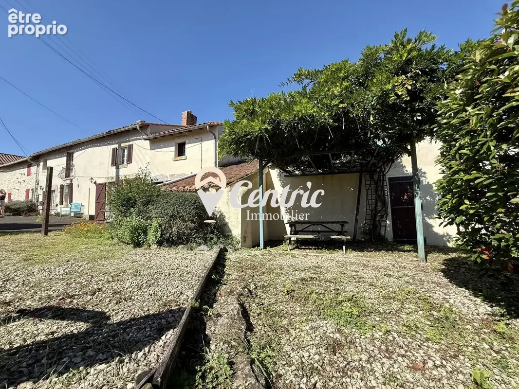 Maison 6 pièces 140 m² à vendre à Antigny (85120) - photo 1