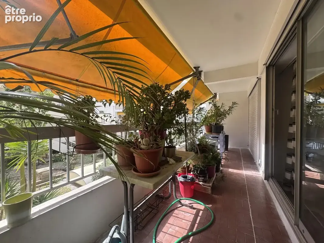 Haute ville à deux pas de l'opéra. 5 pièces 91m2. Grands extérieurs - photo 2