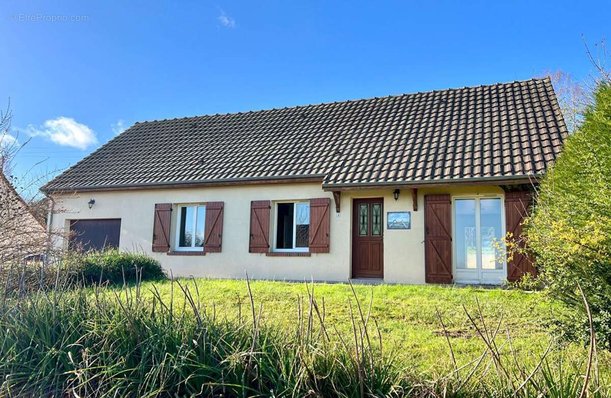 Maison à SAINT-HILAIRE-LA-GRAVELLE