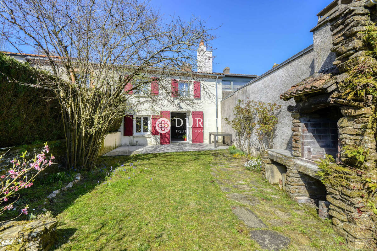 Maison à MONNIERES