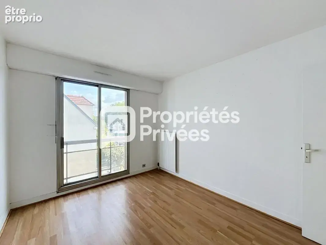 Nanterre - Spacieux 3 pièces de 84 m² - Dernier étage - Terrasse de 22 m² -  Box - photo 4