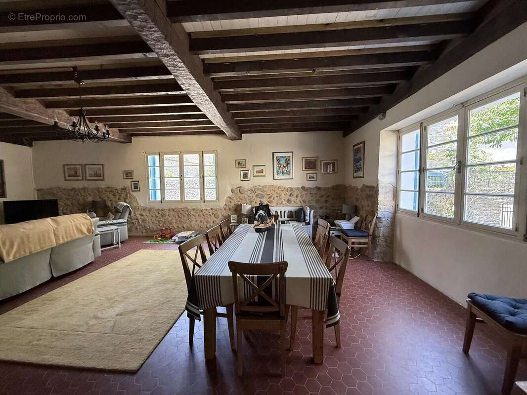 Maison de village du XVIIIe siècle avec piscine et jardin - photo 4