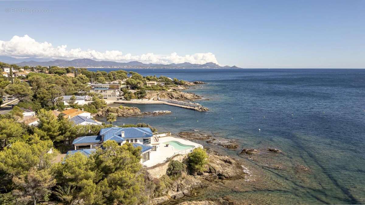 Maison à ROQUEBRUNE-SUR-ARGENS