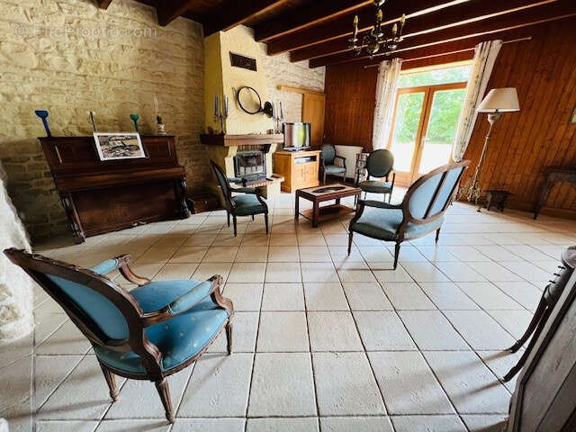 Maison à SURGERES