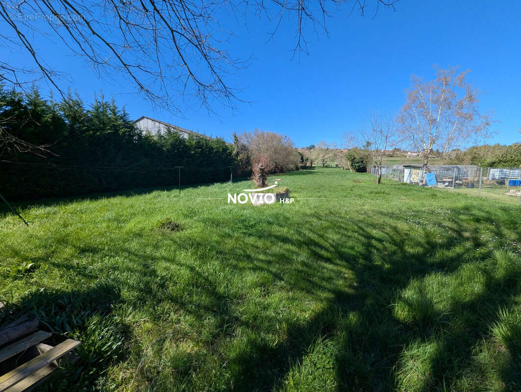 Terrain 2350 m² à Beaumont  - photo 3