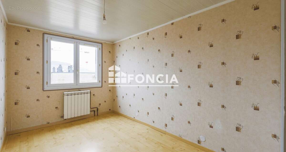 Appartement à LE PONT-DE-CLAIX