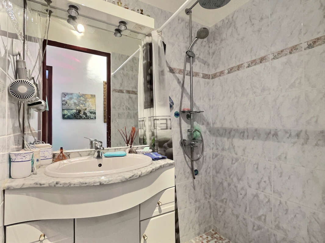 Autre à ROQUEBRUNE-SUR-ARGENS