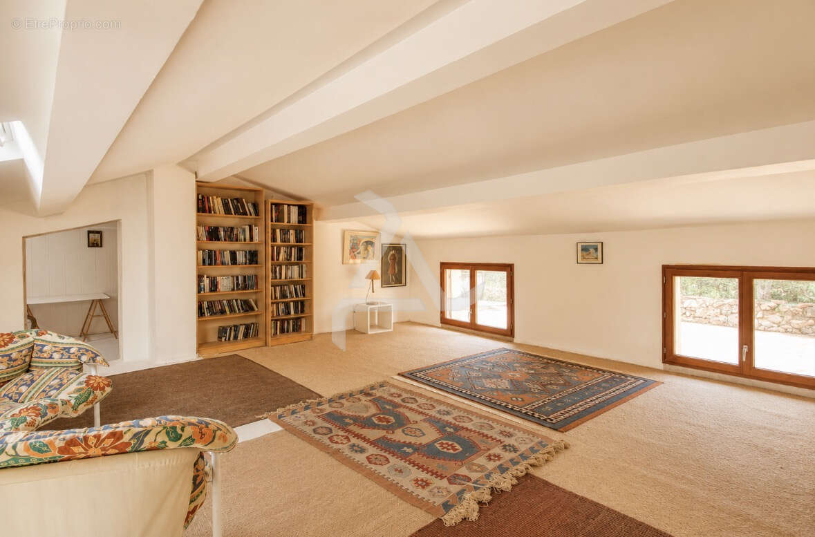 Maison t7 en pierre de taille granite à 15 mn au sud porto-vecchio - photo 16