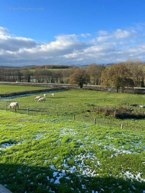 Maison à SAINT-BERAIN-SUR-DHEUNE