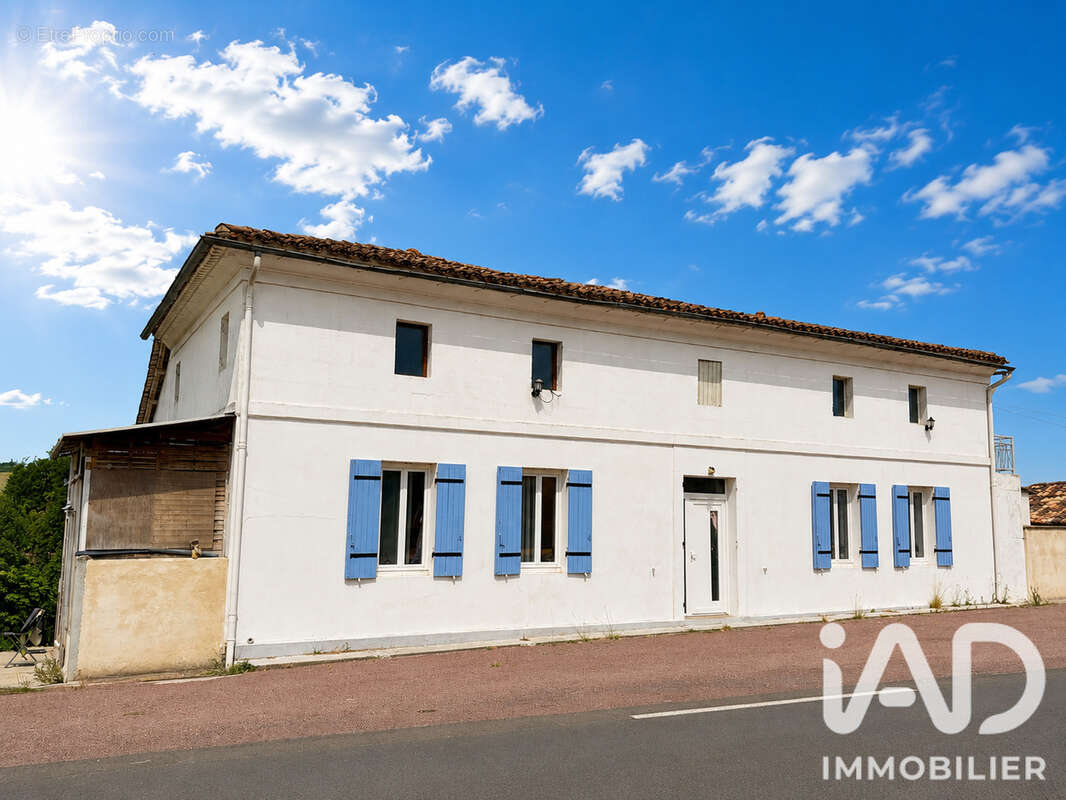 Maison 172 m² à Saint-Palais-De-Negrignac  - photo 2