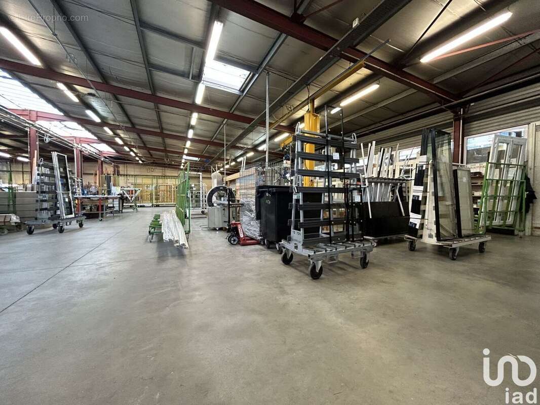 Photo 9 - Commerce à FONTAINE