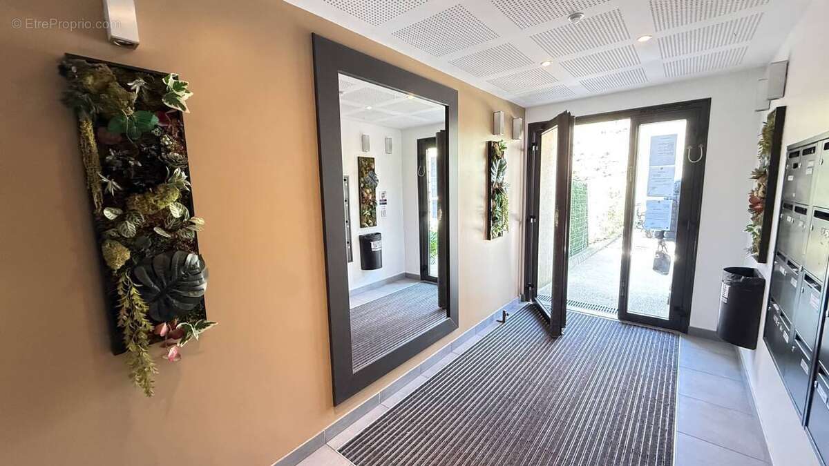 Appartement à ROQUEBRUNE-SUR-ARGENS