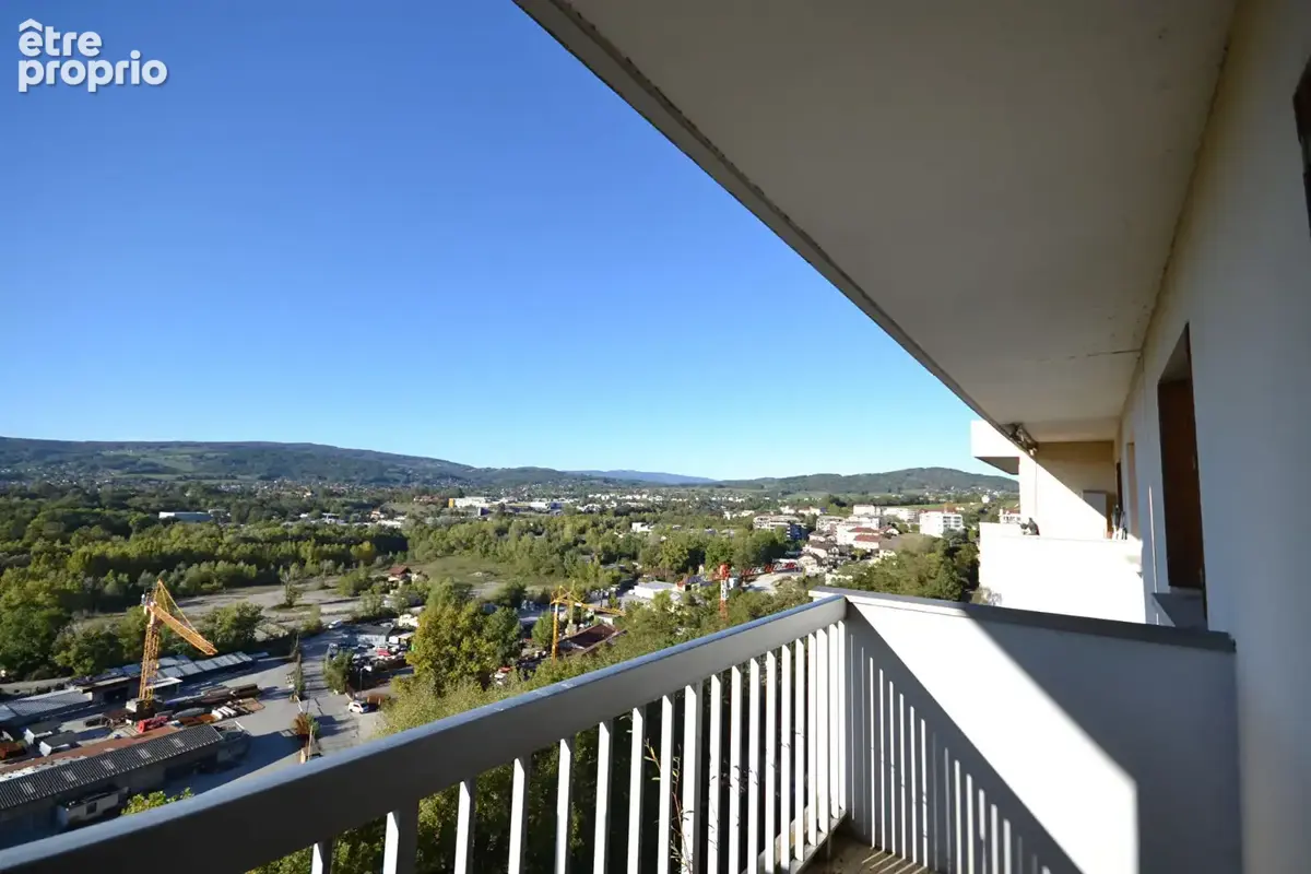 Annecy nord - quartier du fier - grand t2 au dernier étage avec 2 balcons et vue dégagée - photo 6