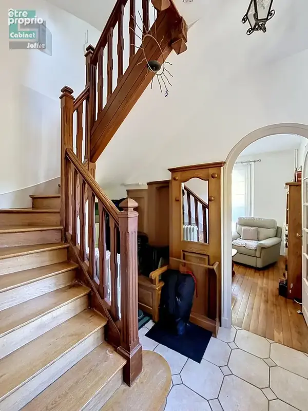 Maison familiale de 142,26 m2 en retrait de rue. Jardin. Parking. - photo 6