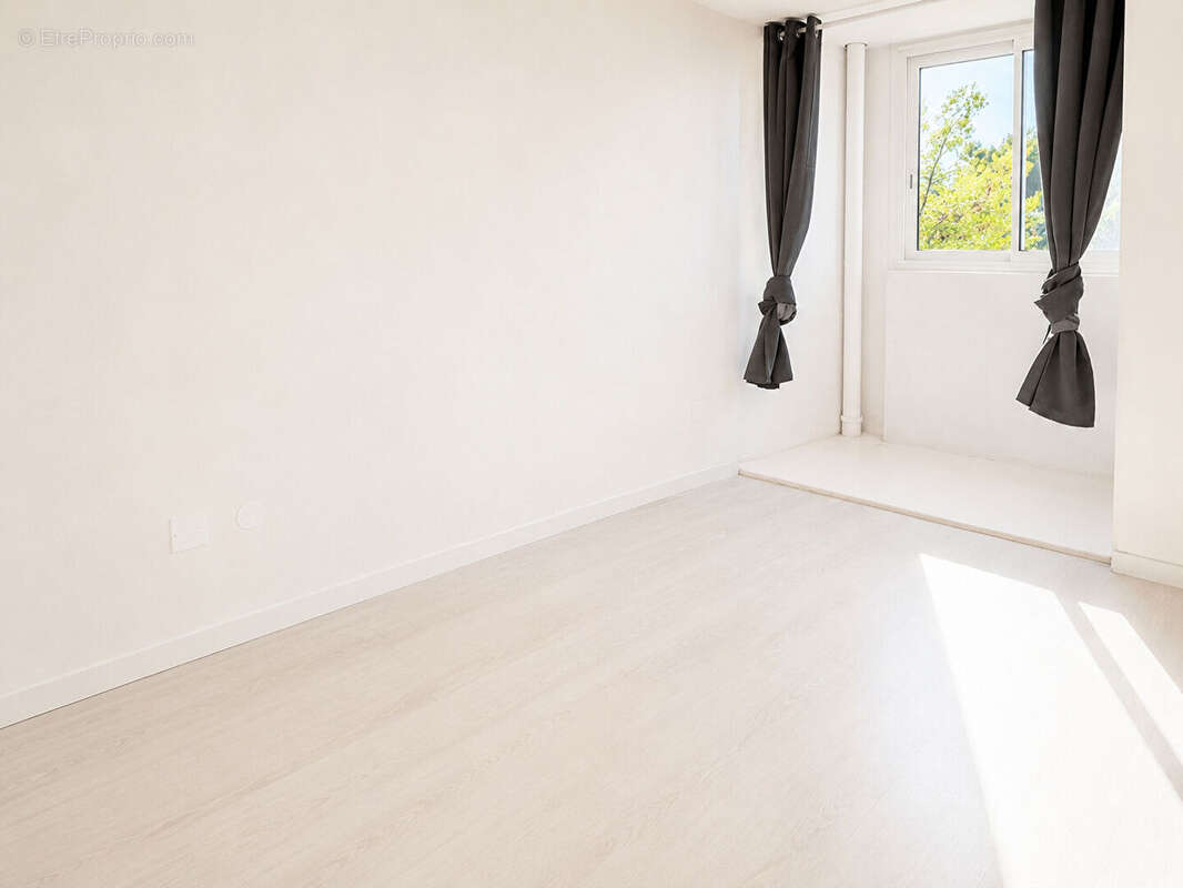 * Vue Mer * APPARTEMENT 3 Pièces avec 2 Chambres et coin nuit * (83430) SAINT MANDRIER SUR MER *3 pièce(s) 76.75 m2 - photo 8